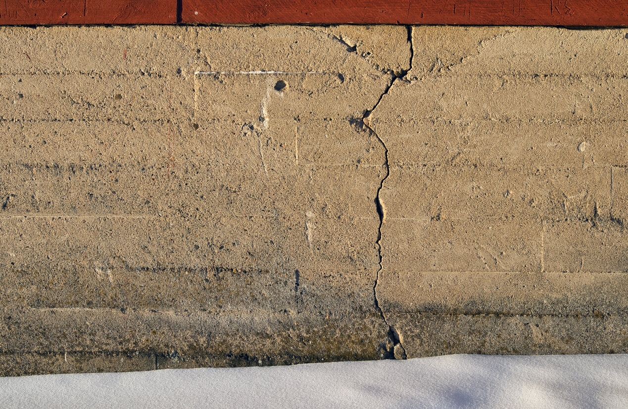 Winterizing Your Foundation: Tips for Cold-Weather Foundation & Crack Repair